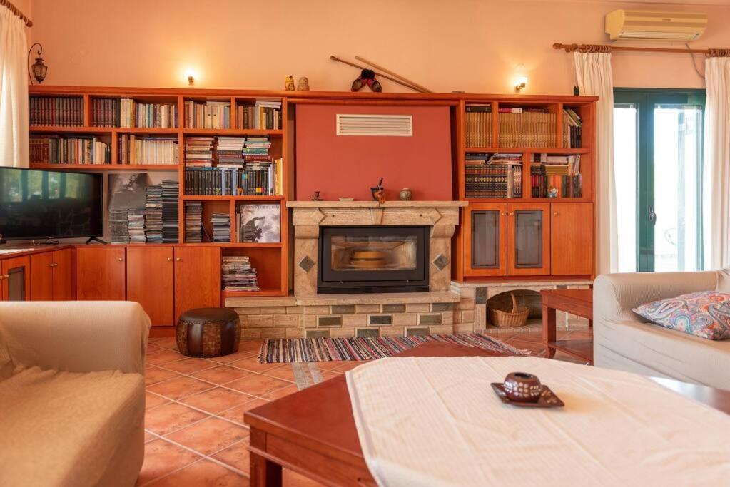 Apartment Pine Tree Family House Lefkimmi (Corfu)