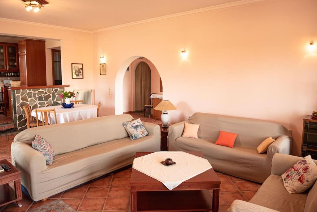 Pine Tree Family House * Lefkimmi (Corfu)